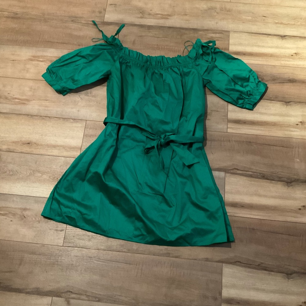 Green elbow length dress NWT